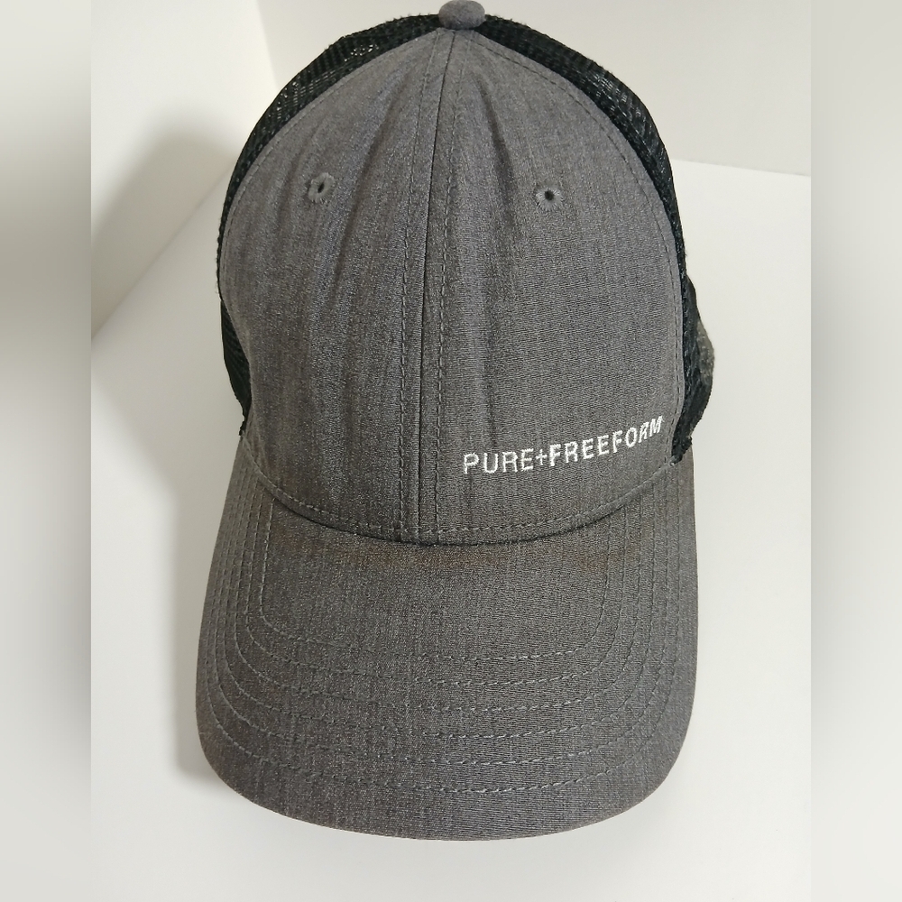 THE  NORTH FACE ADJUSTABLE SNAPBACK TRUCKER/MESH HAT/CAP